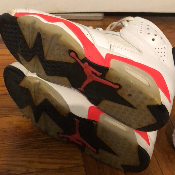 Air Jordans worn in good condition size 9 - Picture 3 of 6